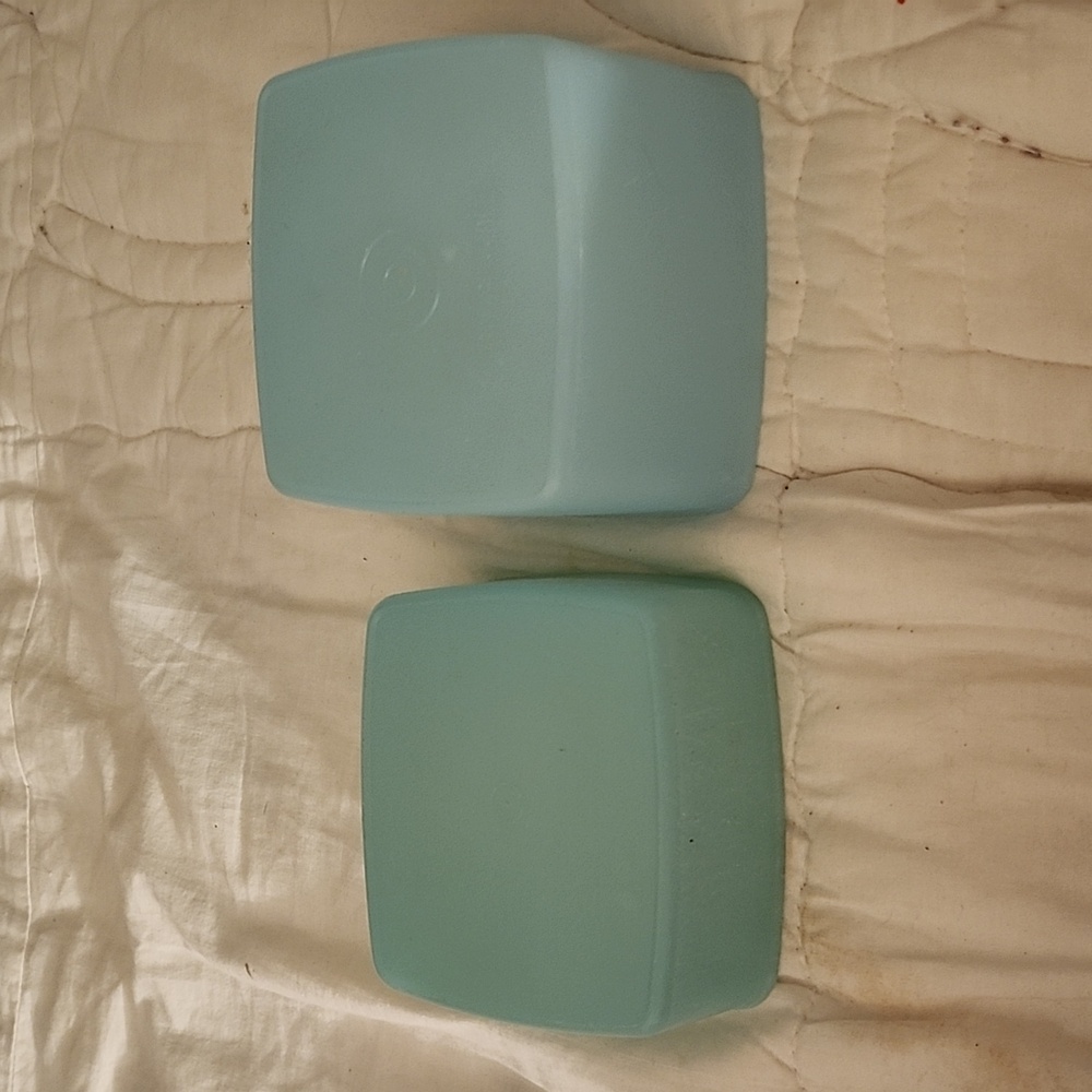 TUPPERWARE Vintage Take Along Containers with Lids, Light Blue and White, EUC - Picture 3 of 3